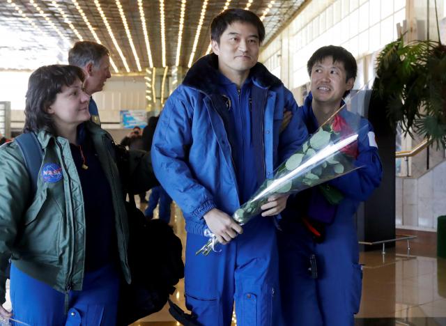 Не было времени на новости с Земли: три космонавта вернулись с МКС